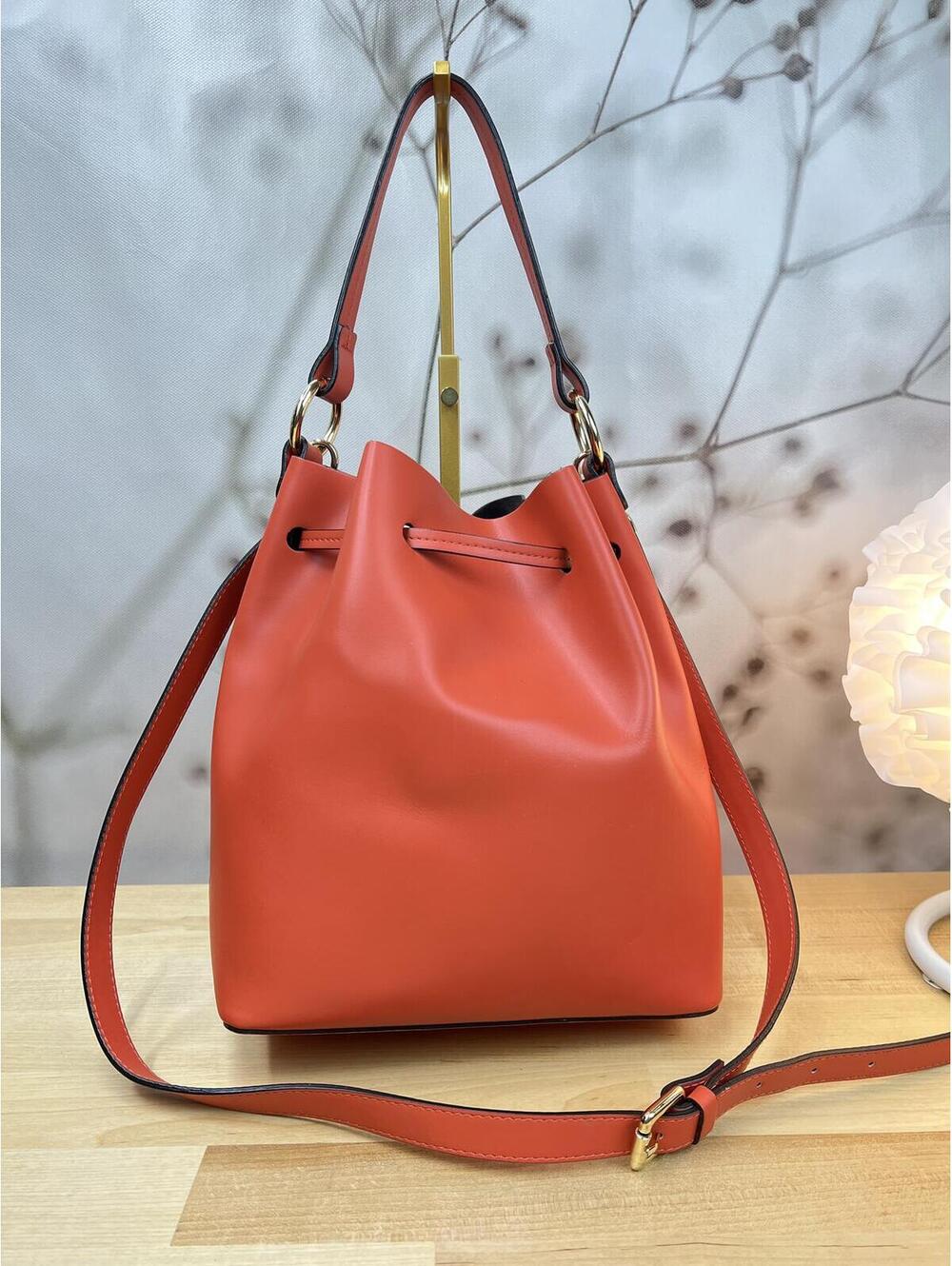 Designer A. Bellucci Bucket Bag, crossbody - Picture 2 of 8